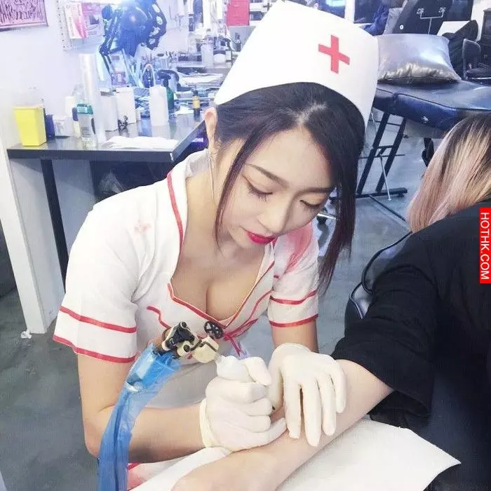 本地香港最靚女紋身師!靠清新風格闖出名堂
