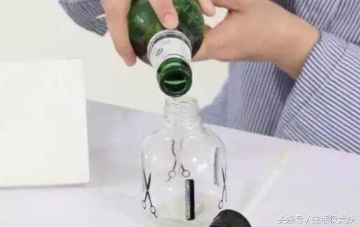 啤酒倒在窗檯縫隙上,解決了家家戶戶的煩惱,看完趕緊試一試