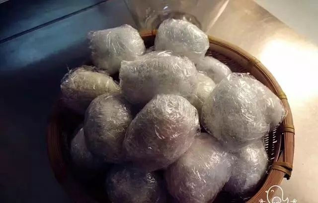 別再花錢買啦!自己做的「鴨蛋」鹹香好吃,簡單幾步驟就能翹腳等著吃!
