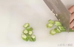 把秋葵和雞蛋配在一起,結果沒想到居然有這種效果!