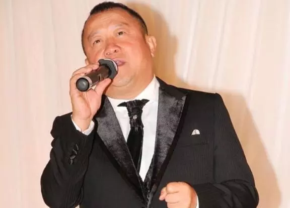 被揶揄看不起TVB,他3度公開搞敵對終遭封殺成港媒頭條!