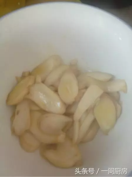 「杏鮑菇」這樣炒超級下飯,一上桌盤子就空了,比吃大魚大肉還滿足!