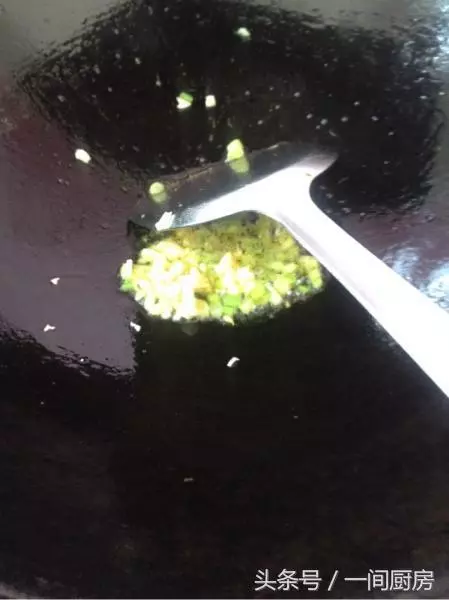 「杏鮑菇」這樣炒超級下飯,一上桌盤子就空了,比吃大魚大肉還滿足!