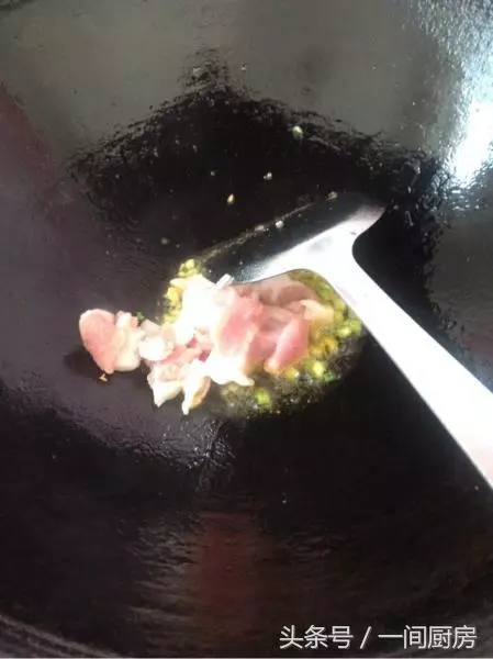 「杏鮑菇」這樣炒超級下飯,一上桌盤子就空了,比吃大魚大肉還滿足!