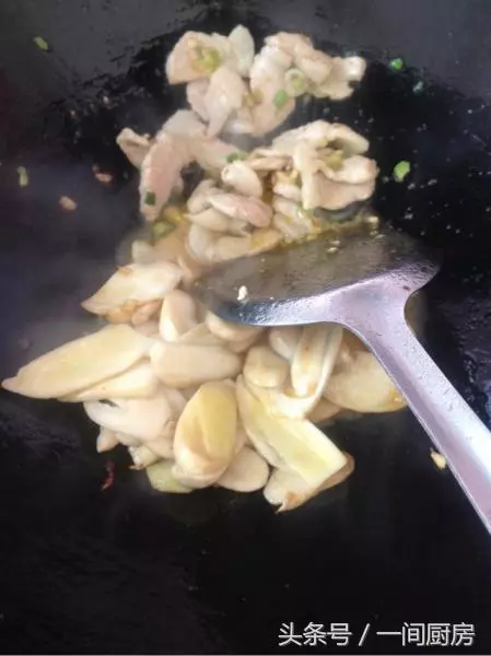「杏鮑菇」這樣炒超級下飯,一上桌盤子就空了,比吃大魚大肉還滿足!