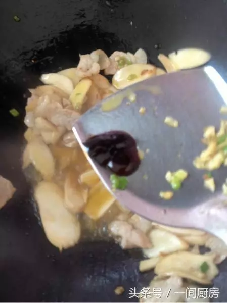 「杏鮑菇」這樣炒超級下飯,一上桌盤子就空了,比吃大魚大肉還滿足!