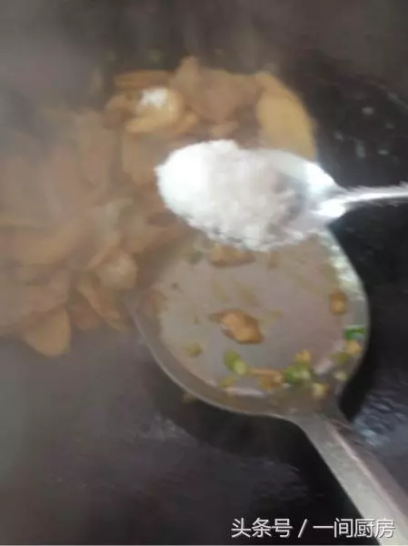 「杏鮑菇」這樣炒超級下飯,一上桌盤子就空了,比吃大魚大肉還滿足!