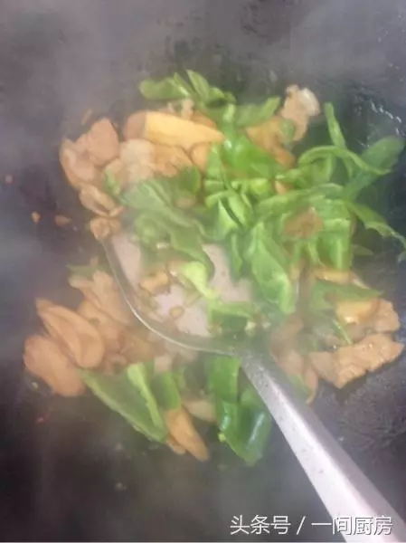 「杏鮑菇」這樣炒超級下飯,一上桌盤子就空了,比吃大魚大肉還滿足!