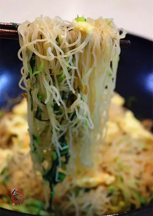 簡單炒個米絲就能解決一頓飯菜,主要是烹調起來十分方便,十分鐘內就能管飽肚子,每次炒一大盤幾乎吃光了
