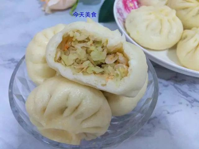 這個包子沒有肉卻特別鮮,只用倆食材,一個負責香,一個負責鮮!