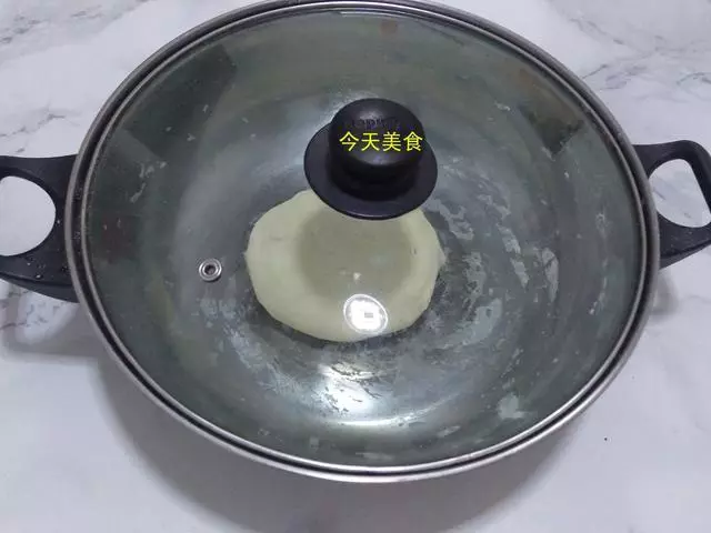 這個包子沒有肉卻特別鮮,只用倆食材,一個負責香,一個負責鮮!