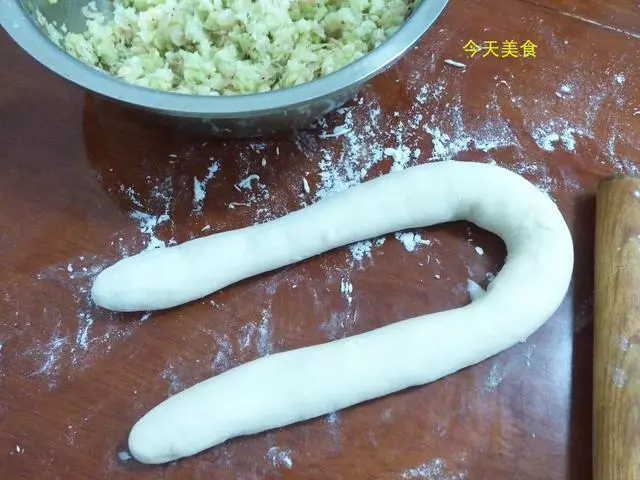 這個包子沒有肉卻特別鮮,只用倆食材,一個負責香,一個負責鮮!