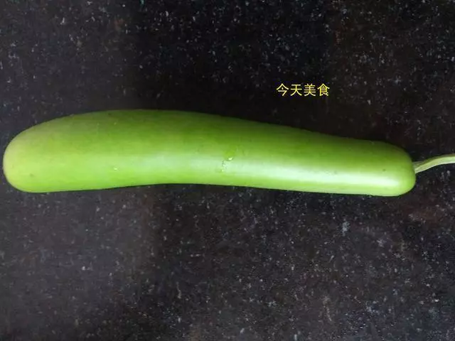這個包子沒有肉卻特別鮮,只用倆食材,一個負責香,一個負責鮮!
