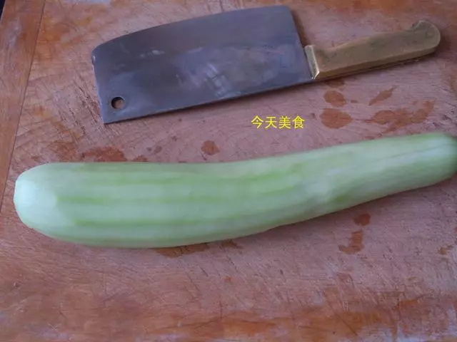 這個包子沒有肉卻特別鮮,只用倆食材,一個負責香,一個負責鮮!