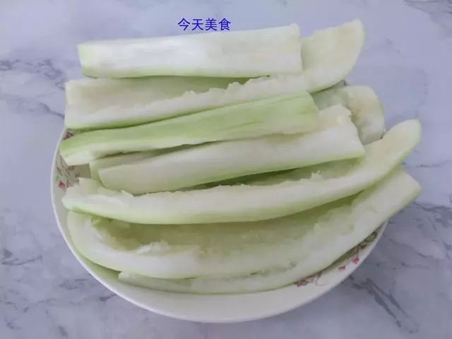 這個包子沒有肉卻特別鮮,只用倆食材,一個負責香,一個負責鮮!
