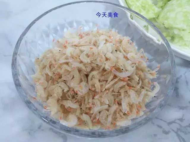 這個包子沒有肉卻特別鮮,只用倆食材,一個負責香,一個負責鮮!