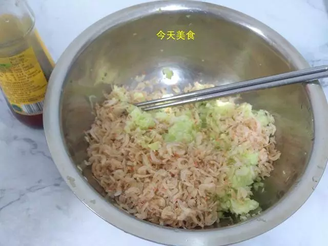 這個包子沒有肉卻特別鮮,只用倆食材,一個負責香,一個負責鮮!