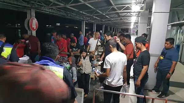 蘭卡威客船擱淺 逾400遊客困海中央