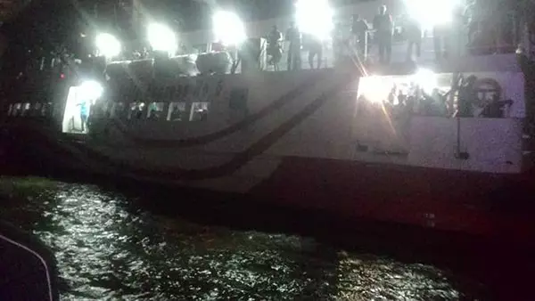 蘭卡威客船擱淺 逾400遊客困海中央