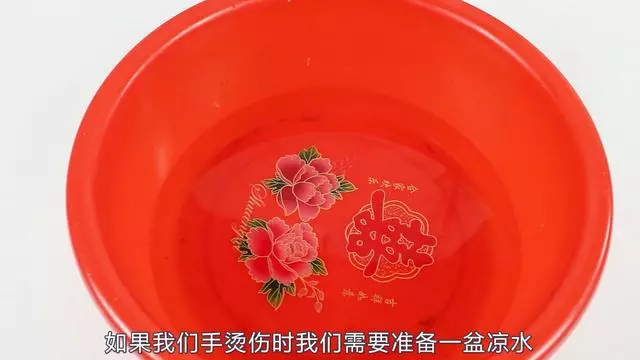 不小心被燙傷怎麼辦?別慌,教你一招,快速止痛不留疤