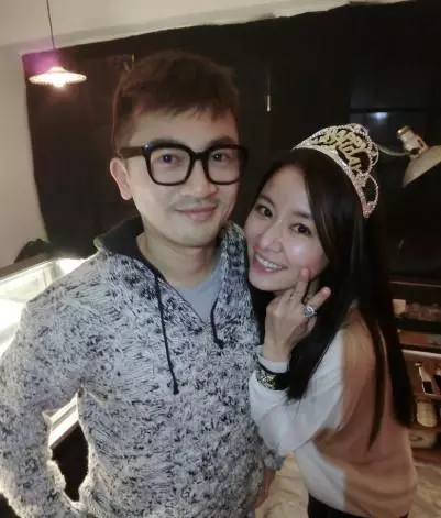 林心如曾愛他8年,他卻愛上她的閨蜜,如今57歲依舊單身成糟老頭!