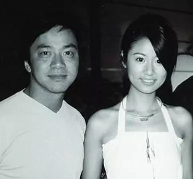 林心如曾愛他8年,他卻愛上她的閨蜜,如今57歲依舊單身成糟老頭!