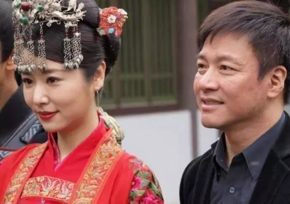 林心如曾愛他8年,他卻愛上她的閨蜜,如今57歲依舊單身成糟老頭!