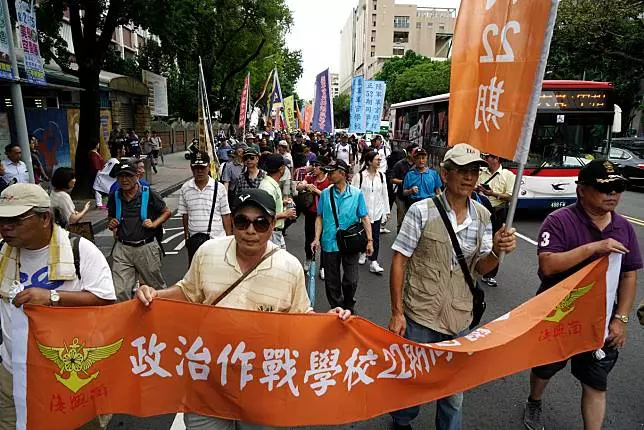 軍改三讀 起支俸率55 2% 6萬多人受影響