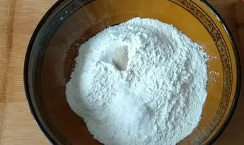 在家做甜甜圈原來這麼簡單,不用烤箱,有鍋就能做,比賣的還好吃