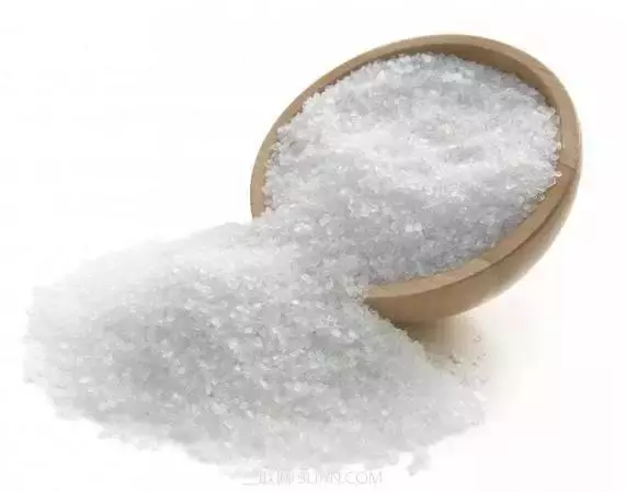 鹽水泡腳好處多,泡對時間有效幫助補腎