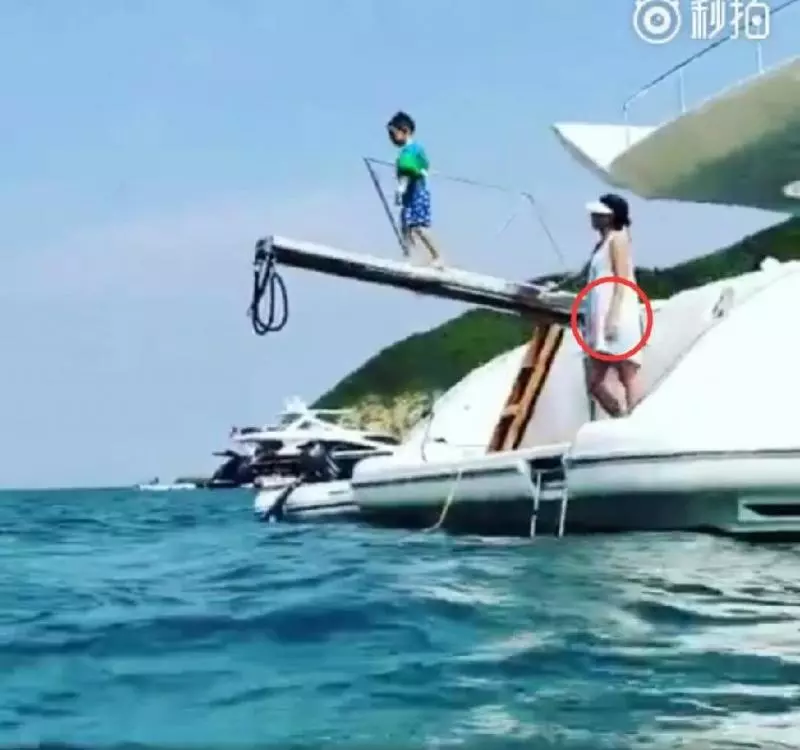 應采兒生日當天,Jasper跳海!? 網友心疼Jasper直呼:「山雞哥的女人不好惹,也只有親媽才這樣!」