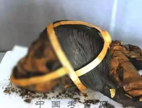 開山炸出一座古墓 專家透過縫隙看到駭人一幕!