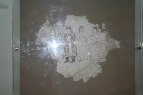 開山炸出一座古墓 專家透過縫隙看到駭人一幕!