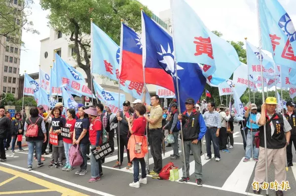 軍人年改案三讀在即 八百壯士:若有槍早就革命了!
