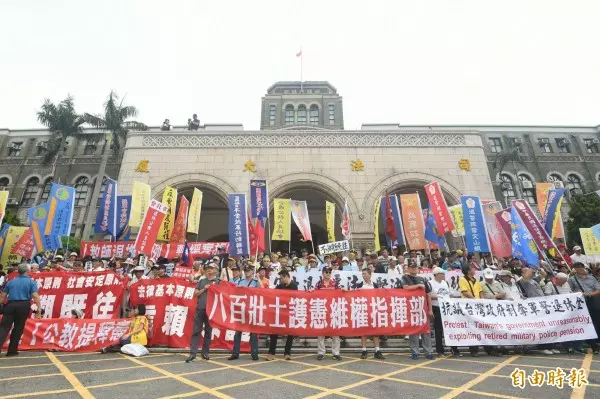 軍人年改案三讀在即 八百壯士:若有槍早就革命了!