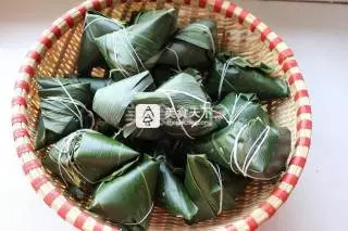 玫瑰花醬淋紅豆棗粽的做法_不一樣的粽子——玫瑰花醬淋紅豆蜜棗粽_菜譜
