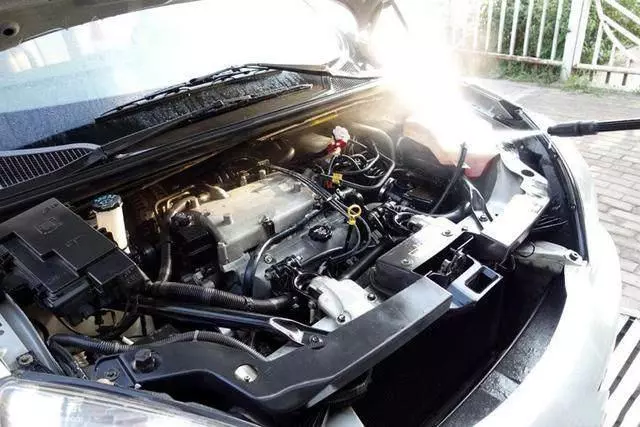 洗車時,發動機到底能不能用水槍沖,原來我們被洗車店騙了這麼久