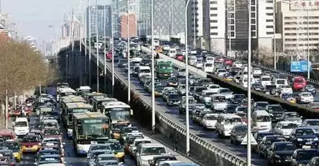自動擋汽車開了十幾年,但沒有一個人知道這個按鈕是幹什麼的!