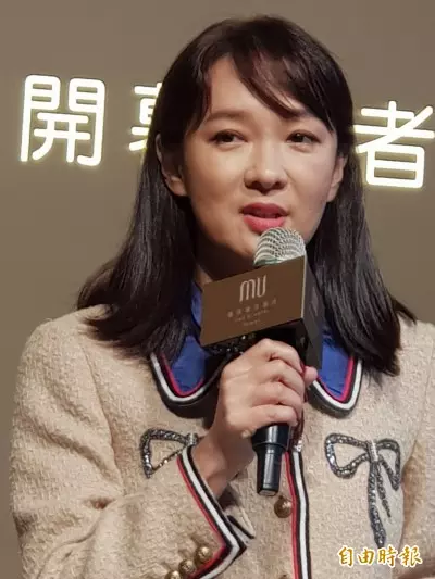 周董演唱會一張票4500 他全程手機看世足 女友氣炸