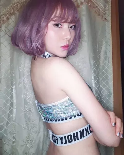 周董演唱會一張票4500 他全程手機看世足 女友氣炸