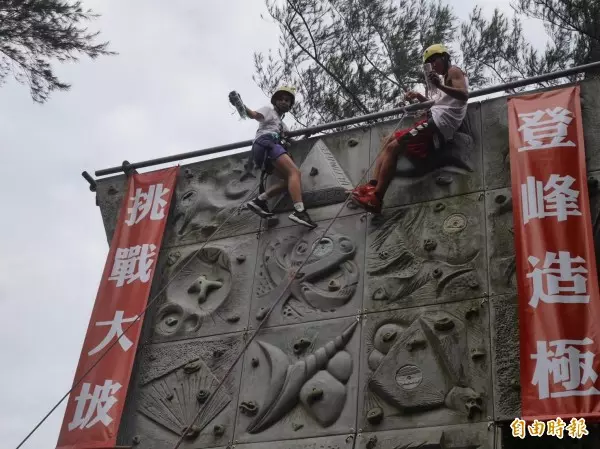 畢業典禮送花圈?台灣南北風俗差異性大