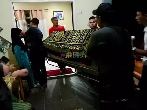 疑鄰居燃放殃及 爆竹炸傷女童不治... RIP~