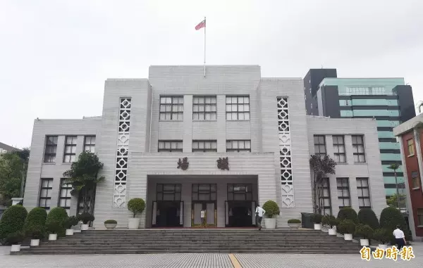 軍人年改力拚三讀!藍委佔主席台與綠委爆肢體衝突