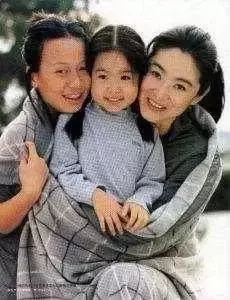 林青霞三個女兒,黎姿三個女兒,鍾麗緹三個女兒,差距明顯!