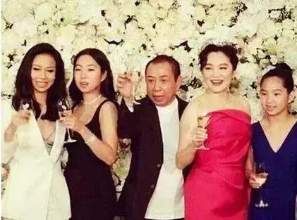 林青霞三個女兒,黎姿三個女兒,鍾麗緹三個女兒,差距明顯!
