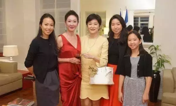 林青霞三個女兒,黎姿三個女兒,鍾麗緹三個女兒,差距明顯!
