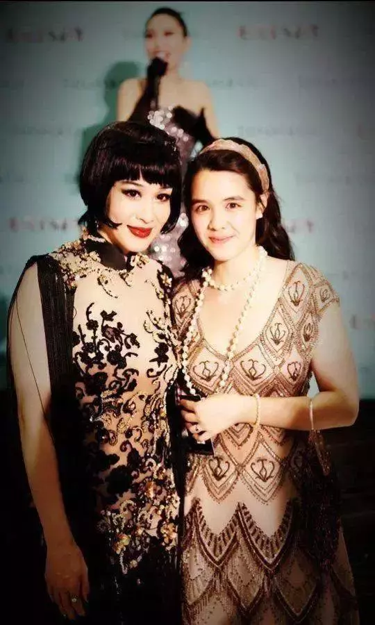 林青霞三個女兒,黎姿三個女兒,鍾麗緹三個女兒,差距明顯!