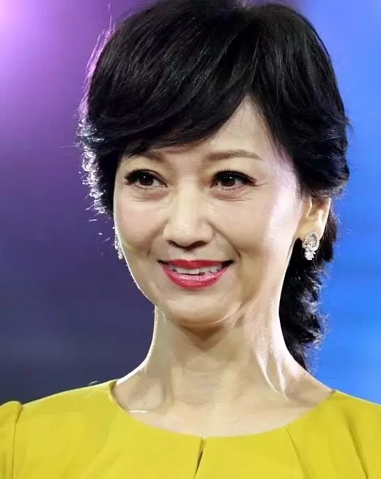 趙雅芝終於有了62歲該有的樣子,網友:這樣很真實,但接受不了!