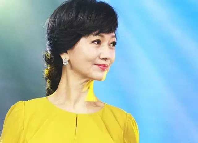 趙雅芝終於有了62歲該有的樣子,網友:這樣很真實,但接受不了!