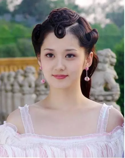 比楊冪還火,美過范冰冰,但被封殺10年,如今現身菜市場成這樣!